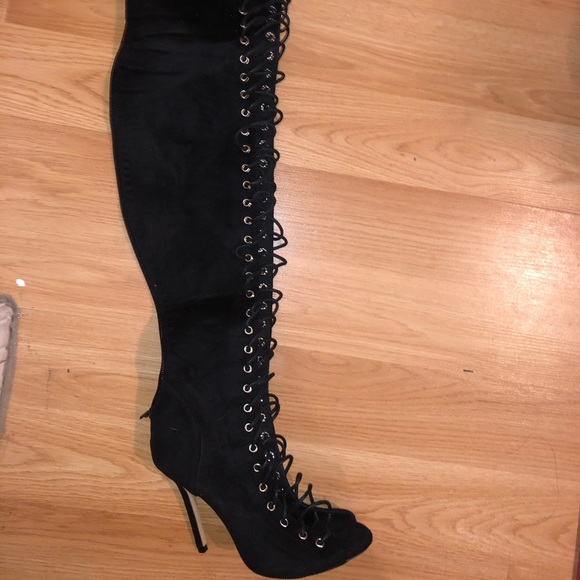 Tall black boots - Picture 1 of 3